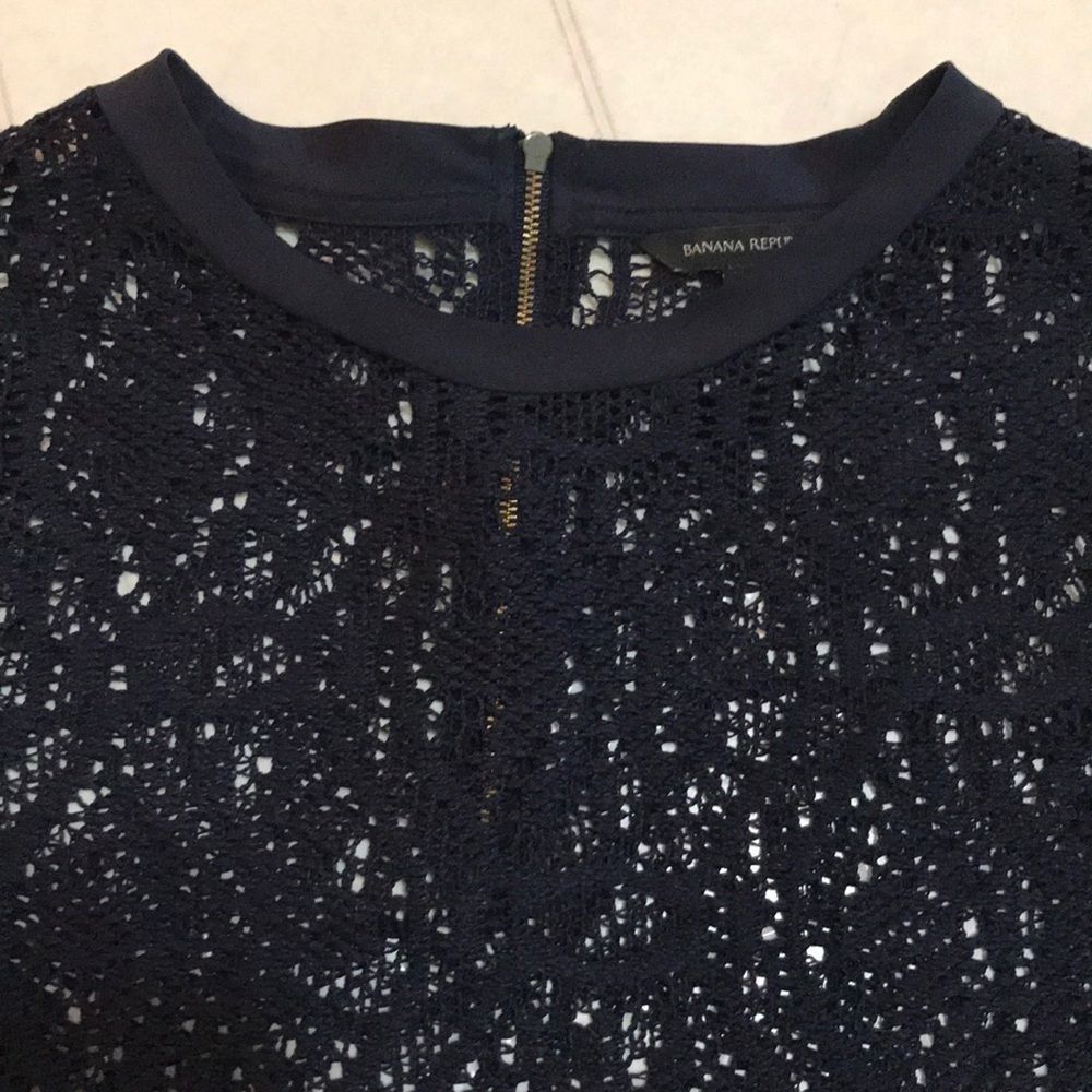 BANANA REPUBLIC Navy Crochet Lace Top - Picture 4 of 7
